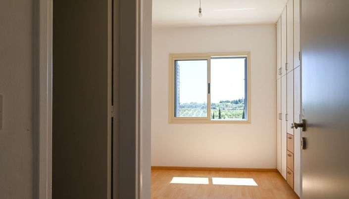 Image No.6-2 Bed House for sale