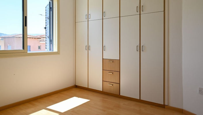 Image No.8-2 Bed House for sale