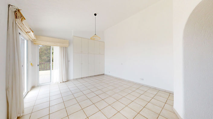 Image No.18-5 Bed House for sale