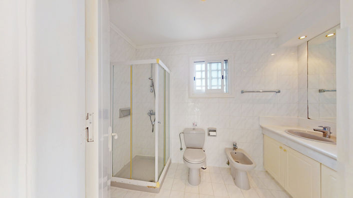 Image No.19-5 Bed House for sale