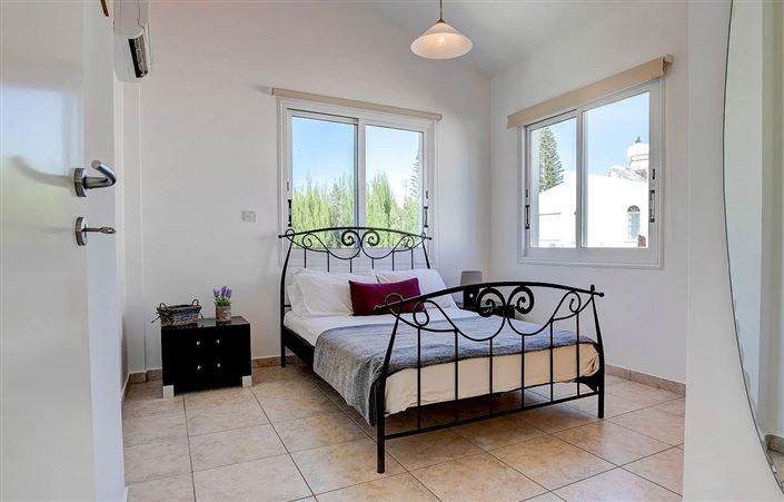 Image No.11-3 Bed House for sale