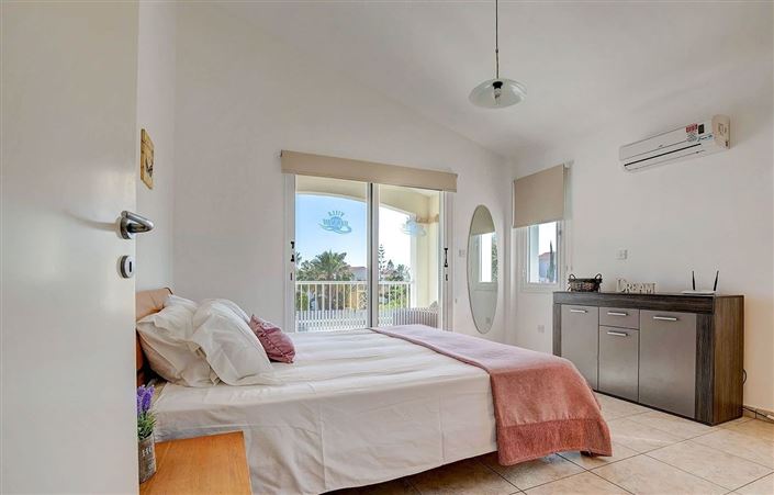 Image No.8-3 Bed House for sale