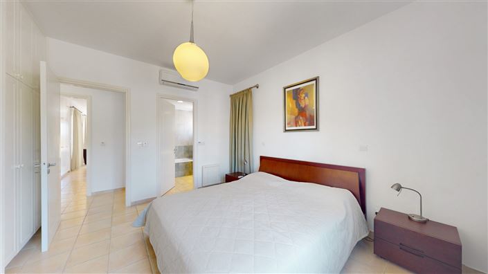 Image No.16-5 Bed House for sale