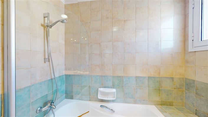 Image No.17-5 Bed House for sale