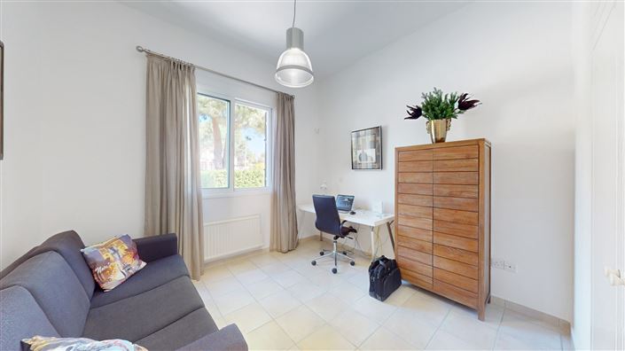 Image No.21-5 Bed House for sale