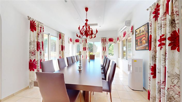 Image No.6-5 Bed House for sale