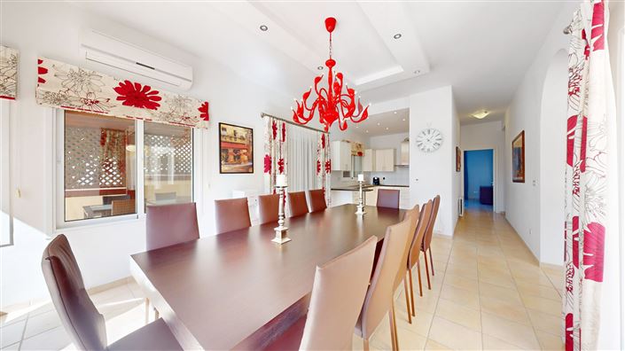 Image No.7-5 Bed House for sale