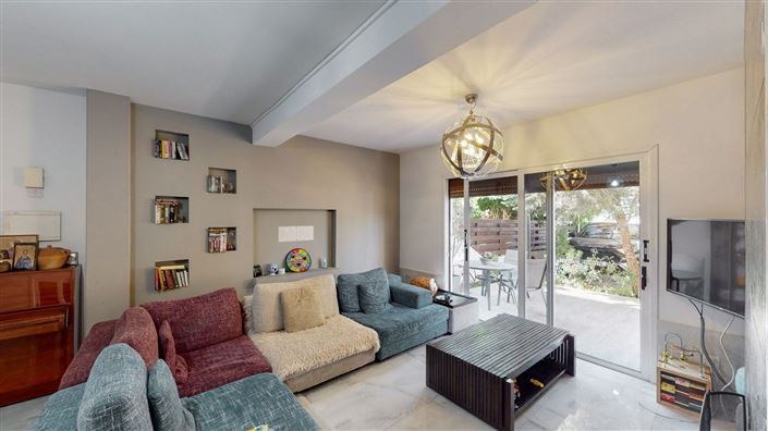 Image No.2-4 Bed House for sale