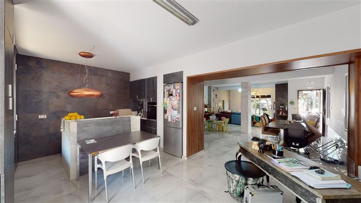 Image No.5-4 Bed House for sale