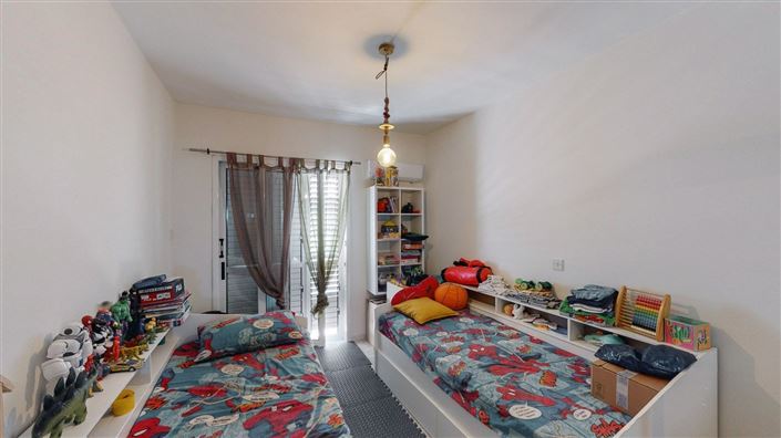 Image No.8-4 Bed House for sale