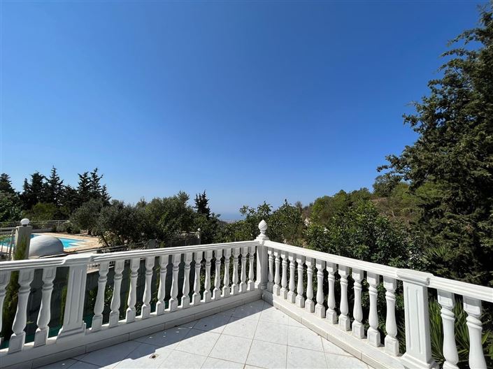 Image No.10-3 Bed House for sale