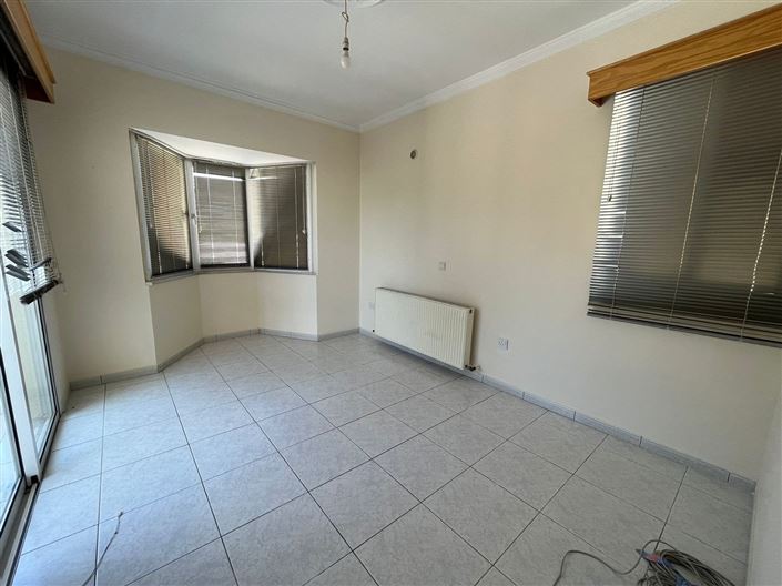 Image No.11-3 Bed House for sale