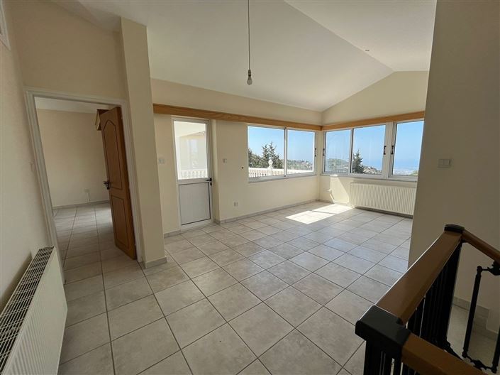 Image No.18-3 Bed House for sale