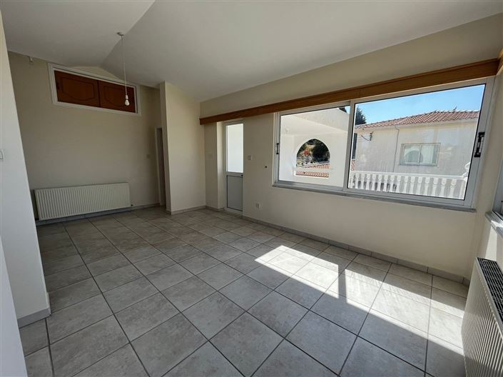 Image No.20-3 Bed House for sale