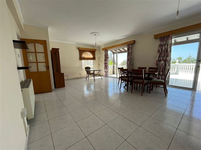 Image No.8-3 Bed House for sale