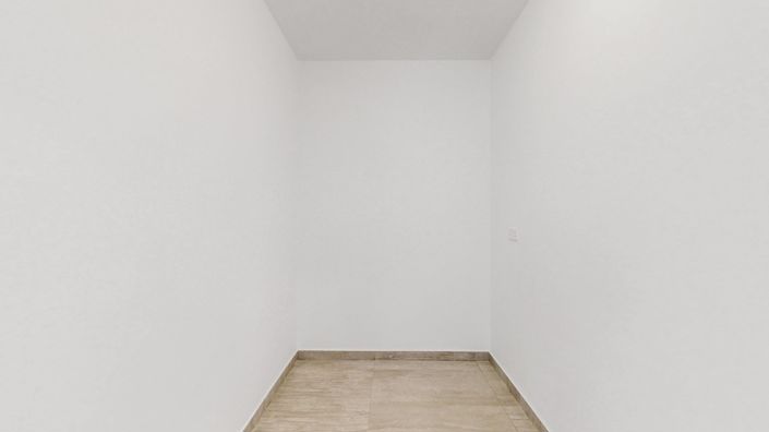 Image No.11-5 Bed House for sale