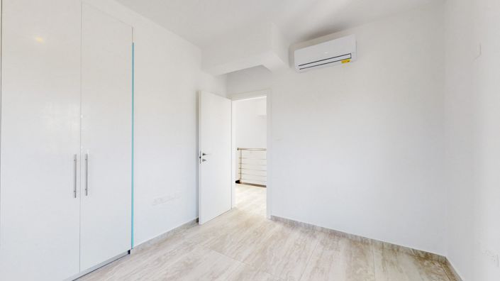 Image No.14-5 Bed House for sale