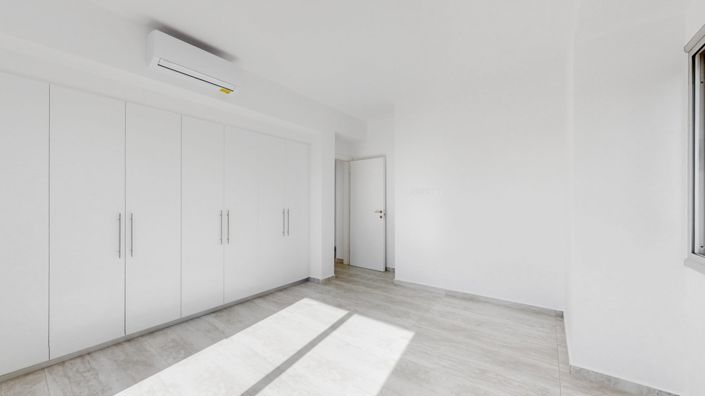 Image No.17-5 Bed House for sale