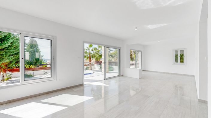 Image No.4-5 Bed House for sale