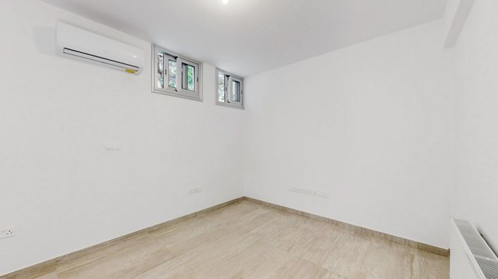 Image No.9-5 Bed House for sale