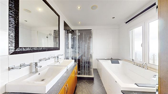 Image No.11-5 Bed House for sale