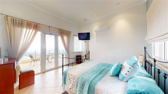 Image No.12-5 Bed House for sale