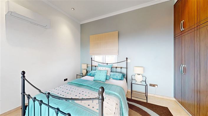 Image No.13-5 Bed House for sale