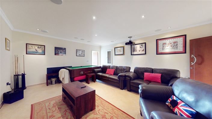 Image No.20-5 Bed House for sale