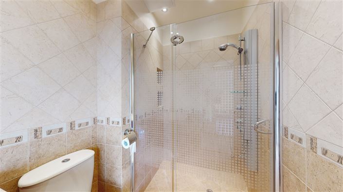 Image No.23-5 Bed House for sale