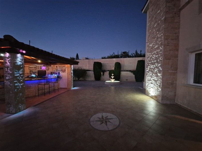 Image No.3-5 Bed House for sale