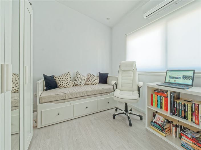 Image No.19-4 Bed House for sale