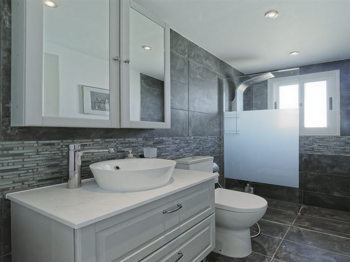 Image No.20-4 Bed House for sale