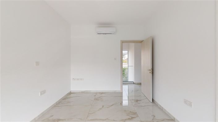 Image No.11-3 Bed House for sale