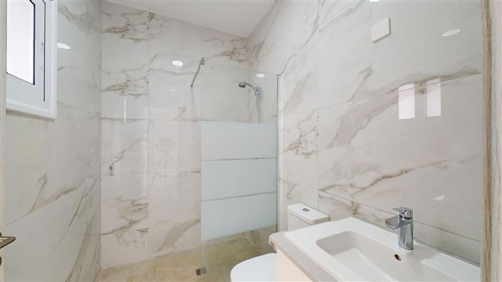 Image No.12-3 Bed House for sale