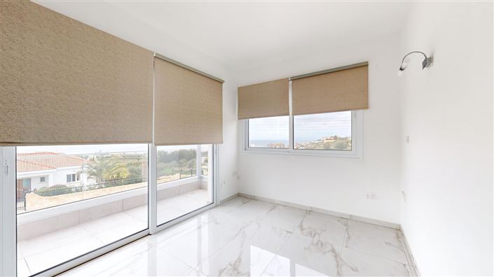 Image No.13-3 Bed House for sale