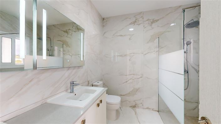 Image No.15-3 Bed House for sale