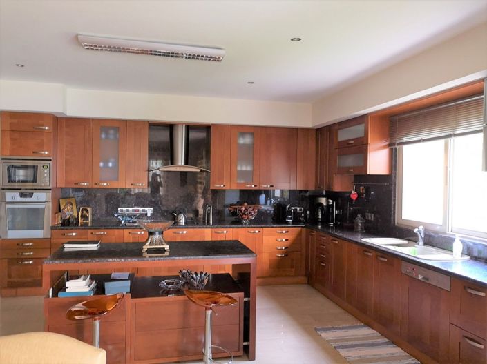 Image No.4-6 Bed House for sale