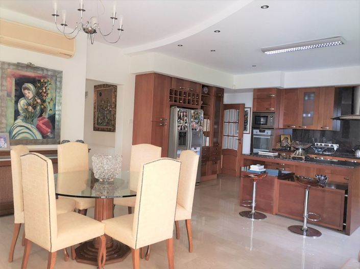 Image No.5-6 Bed House for sale