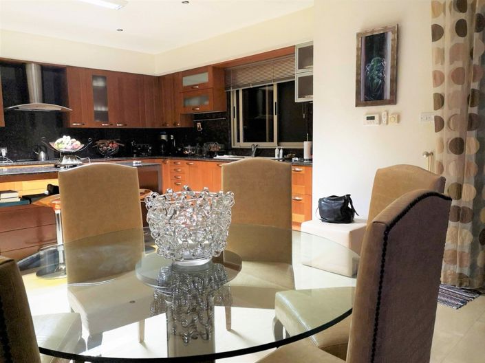 Image No.6-6 Bed House for sale