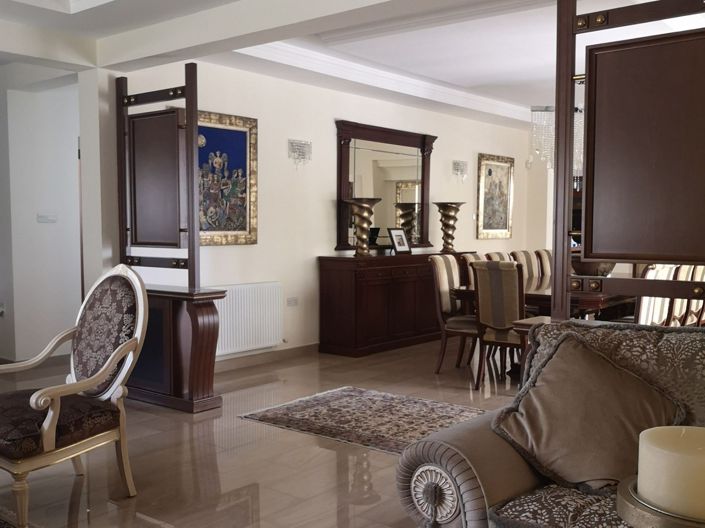 Image No.8-6 Bed House for sale