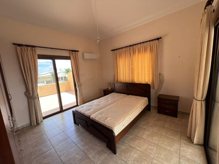 Image No.10-4 Bed House for sale