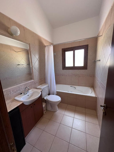 Image No.9-4 Bed House for sale