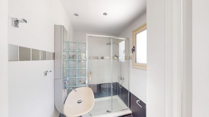 Image No.10-4 Bed House for sale