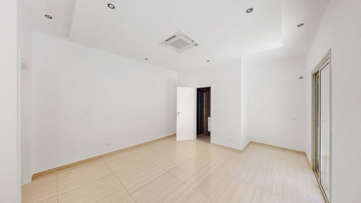 Image No.12-4 Bed House for sale