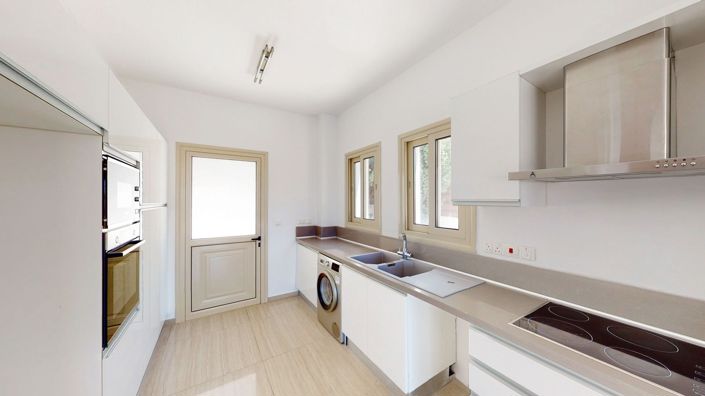 Image No.6-4 Bed House for sale