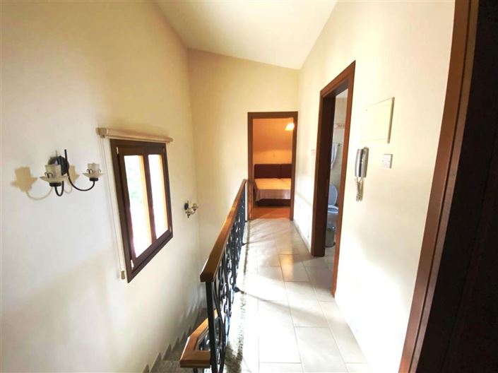 Image No.9-3 Bed House for sale
