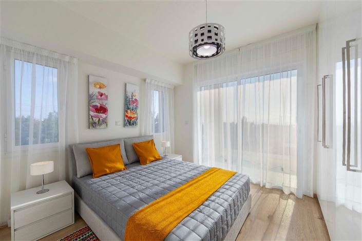 Image No.10-3 Bed House for sale