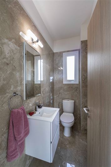 Image No.13-3 Bed House for sale