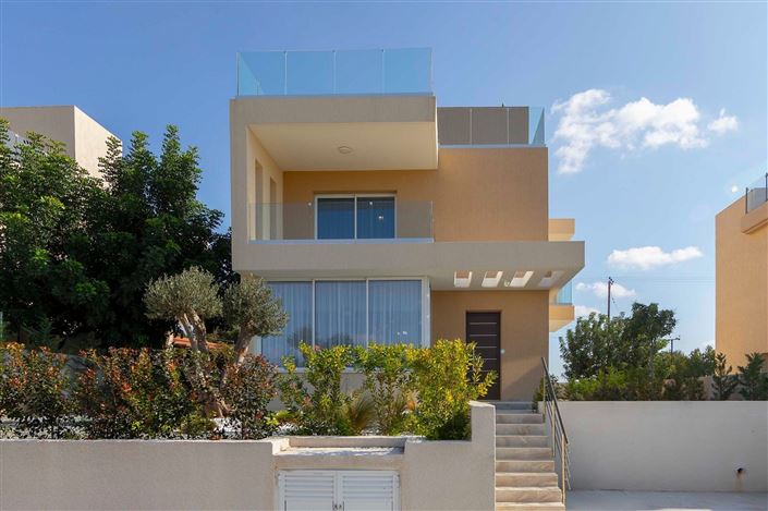 Image No.17-3 Bed House for sale