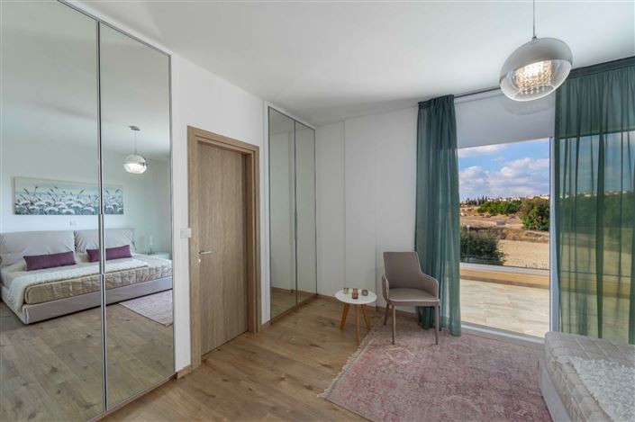 Image No.8-3 Bed House for sale